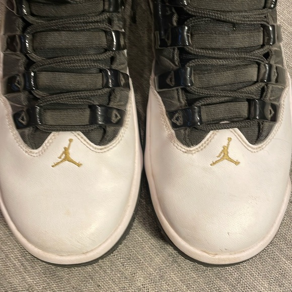 Jordan Max Aura White Metallic Gold Black Men’s Size 8.5 EUC - Picture 7 of 9